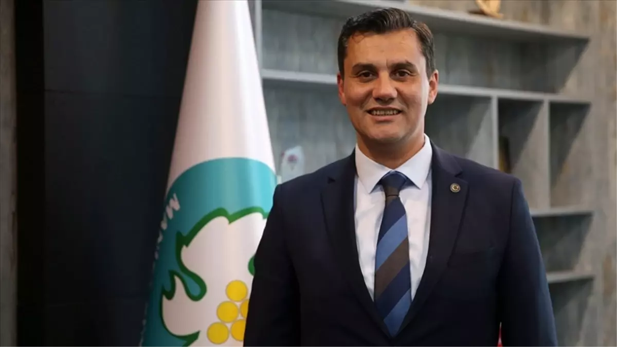 Ferdi Zeyrek Kimdir?