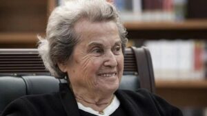 Muazzez Akkaya'nın hayatı, kariyeri ve başarıları hakkında detaylı bilgi edinin.