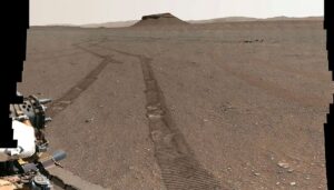 Explore Mars' black streaks where wind and dust reveal new