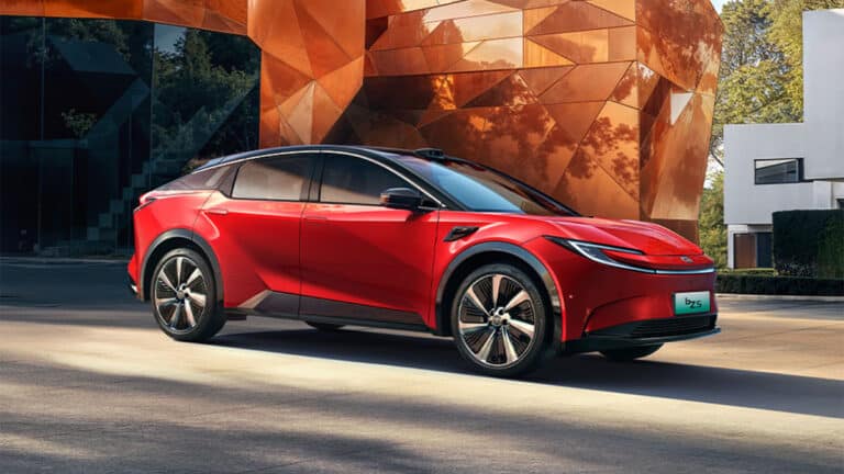 Toyota, Çin’de Yeni Elektrikli SUV Modeli bZ5’i Tanıttı