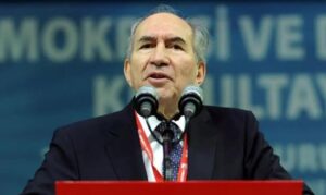 Altan Öymen'in hayatı ve kariyeri hakkında detaylı bilgi edinin. Gazeteci,