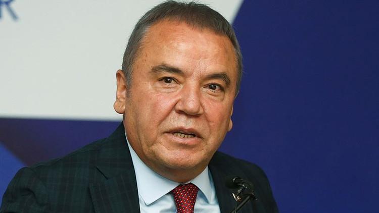 Muhittin Böcek Kimdir?
