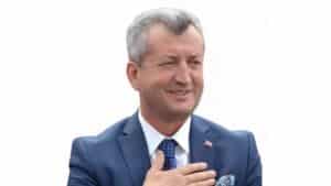 Eski Menemen Belediye Başkanı Tahir Şahin'in vefat haberi, sevenlerini üzdü.