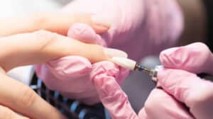 Ağda, epilasyon, manikür ve pedikür orucu bozar mı? Diyanet’in bu