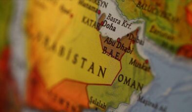 Birleşik Arap Emirlikleri Hakkında Bilgiler; Bayrağının Anlamı, 2025 Nüfusu, Başkenti, Para Birimi Ve Saat Farkı