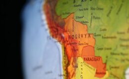 Bolivya Hakkında Bilgiler; Bolivya Bayrağı Anlamı, 2025 Nüfusu, Başkenti, Para Birimi Ve Saat Farkı