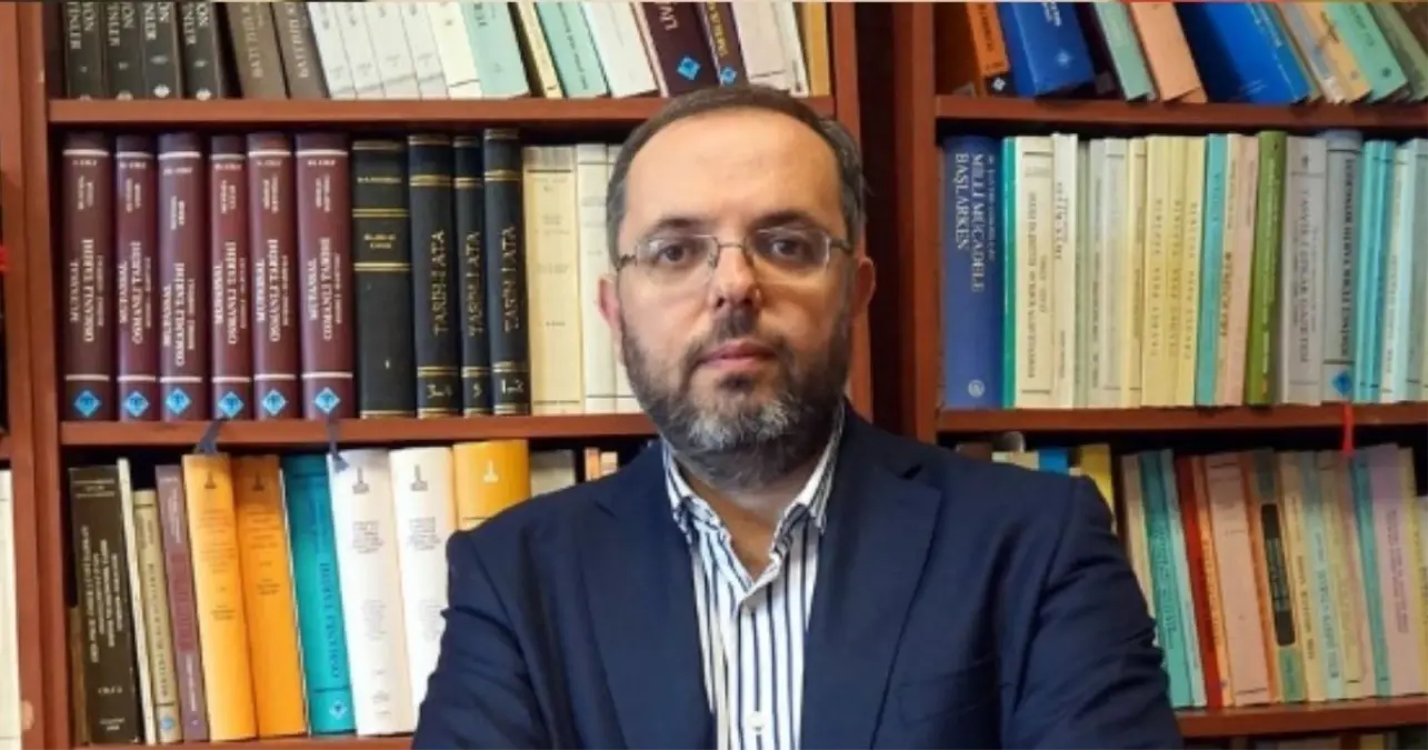 Erhan Afyoncu'nun hayatına dair detaylar: Yaşı, doğum yeri ve akademik