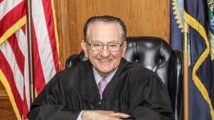 Babacan yargıç Frank Caprio'nun yaşamı, ölümü ve memleketi hakkında detaylı