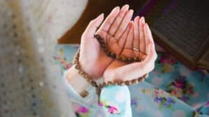 İmsaktan sonra adeti biten kadın oruç tutabilir mi? Dini hükümlere