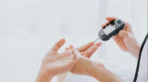 Kan şekeri ölçmek orucu bozar mı? Ramazan'da sağlık için merak