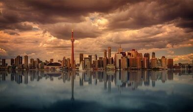 Kanada Hakkında Bilgiler; Kanada Bayrağı Anlamı, 2025 Nüfusu, Başkenti, Para Birimi Ve Saat Farkı