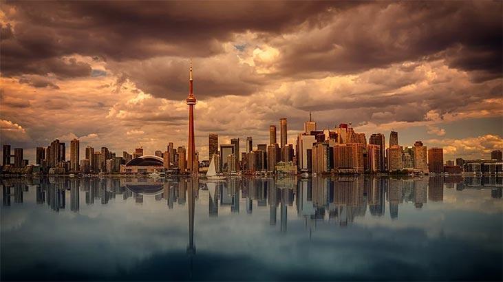 Kanada Hakkında Bilgiler; Kanada Bayrağı Anlamı, 2025 Nüfusu, Başkenti, Para Birimi Ve Saat Farkı
