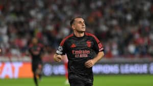 Kerem Aktürkoğlu'nun kariyeri, yaşı ve oynadığı takımlar hakkında bilgi edinin.