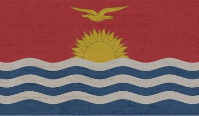 Kiribati Hakkında Bilgiler; Kiribati Bayrağı Anlamı, 2025 Nüfusu, Başkenti, Para Birimi Ve Saat Farkı