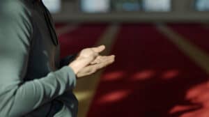 Kunut dualarının doğru okunuşları ve faziletlerini keşfedin. Allâhümme İnnâ nesteînüke