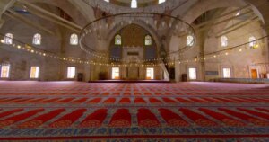 Kurban kesildikten sonra kılınan namazın hangi namaz olduğu ve bu