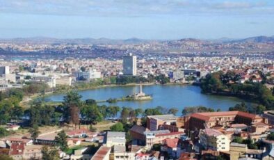 Madagaskar Hakkında Bilgiler; Madagaskar Bayrağı Anlamı, 2025 Nüfusu, Başkenti, Para Birimi Ve  Saat Farkı