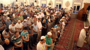 Namazda okunan kısa surelerin Türkçe okunuşu, anlamı ve açıklamasını öğrenin.