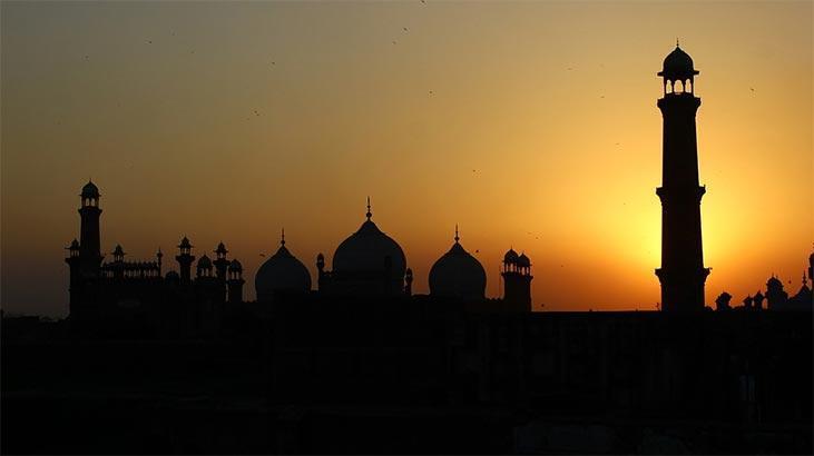 Pakistan Hakkında Bilgiler; Pakistan Bayrağı Anlamı, 2025 Nüfusu, Başkenti, Para Birimi Ve Saat Farkı
