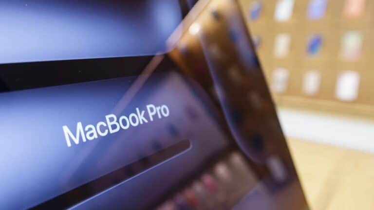 Apple Set to Launch First Touchscreen MacBook Pro with OLED Display by 2026
