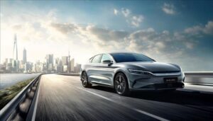BYD, otomobil satışlarını yüzde 880 artırarak rekor kırdı. Elektrikli araç