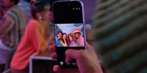 iOS 26.1 ile fotoğraf yedekleme artık gerçekten arka planda çalışıyor.