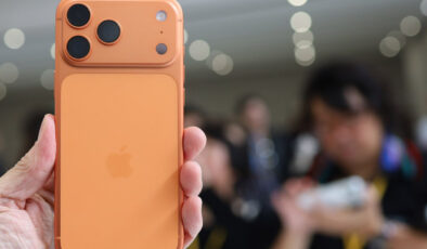 iPhone 17 Pro Max Kullanıcıları Renk Değişim Sorunundan Şikayetçi: Apple’dan Açıklama Bekleniyor