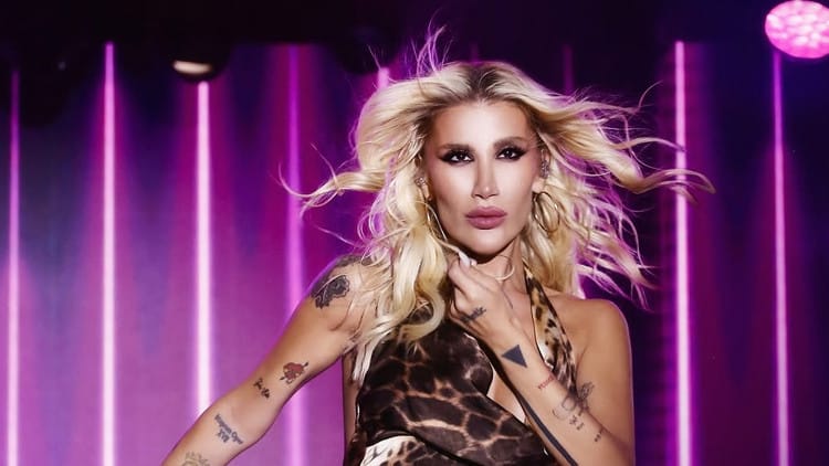 İrem Derici gözaltına mı alındı, neden gözaltına alındı? Şarkıcı İrem Derici kimdir, kaç yaşında, nereli?