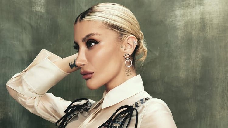 İrem Derici gözaltına mı alındı, neden gözaltına alındı? Şarkıcı İrem Derici kimdir, kaç yaşında, nereli?