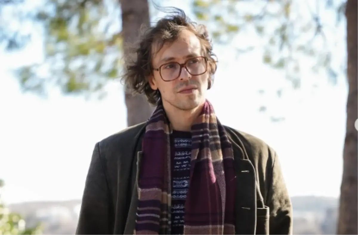 Metin Akdülger Kimdir? Hayatı, Kariyeri ve Sanat Yolculuğu