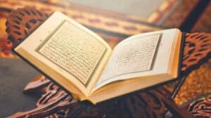 Mülk Suresi (Tebareke) Arapça ve Türkçe okunuşu, Diyanet meali, tefsiri,