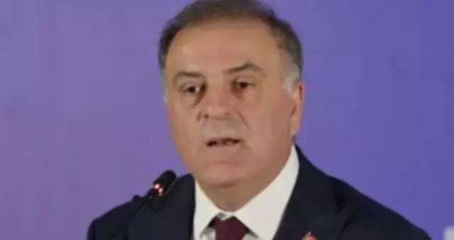 İstanbul Büyükşehir Belediyesinde gündemin odağına oturan isimlerden biri olan Nuri Aslan, kamuoyunun merak ettiği kişiler arasında yer alıyor. Ekrem İmamoğlu'nun yerine geçici olarak başkanlık görevini üstlenen Nuri Aslan'ın hayatı, mesleki geçmişi ve İBB'deki rolü araştırma konusu haline geldi. Peki, Nuri Aslan kimdir? Detaylar haberin devamında yer alıyor.