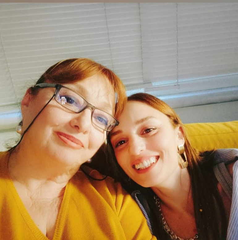 Oyuncu Nilperi Şahinkaya aylar sonra vefat eden annesinin evinde!