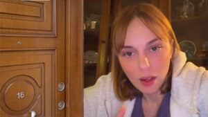 Nilperi Şahinkaya, vefat eden annesinin evinde, oyuncu kariyeri ve duygusal