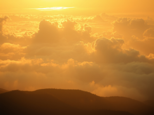 Rüyada Allah yazısı görmek, manevi uyanışın ve ilahi mesajların habercisidir.