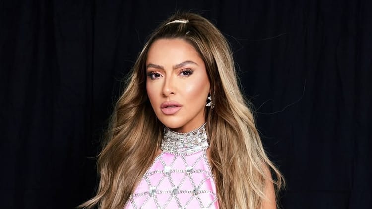 Şarkıcı Hadise'nin gözaltına alındığı iddialarını ve biyografisini keşfedin. Hadise kimdir,