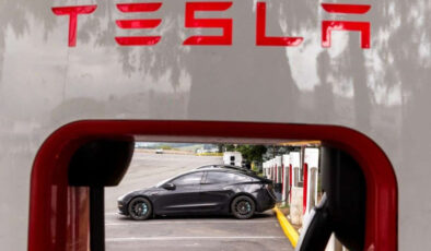 Tesla’nın Yeniden Sunulan ‘Mad Max’ Modu Tartışmaları Alevlendirdi