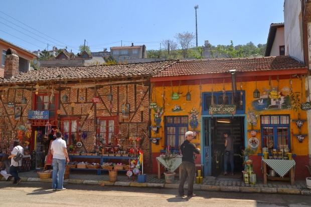 Trilye Gezi Rehberi: Tarihi Evleri, Doğal Güzellikleri ve Lezzet Duraklarıyla Bursa’nın Sakin Köşesi