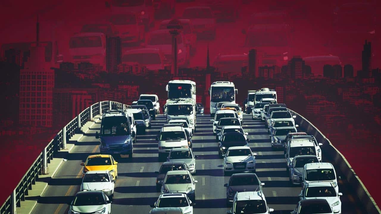 Yeni trafik düzenlemesiyle gelen değişiklikleri ve artan cezaları öğrenin. Sürücüler