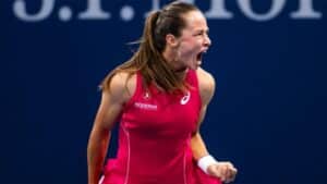 Zeynep Sönmez'in biyografisi, yaşı ve memleketi hakkında detaylı bilgiler. Zeynep