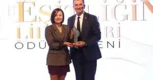 Denizli'nin Gücü Kadınlar Zirvesi'nde, eşitliği destekleyen erkek liderlere özel ödüller