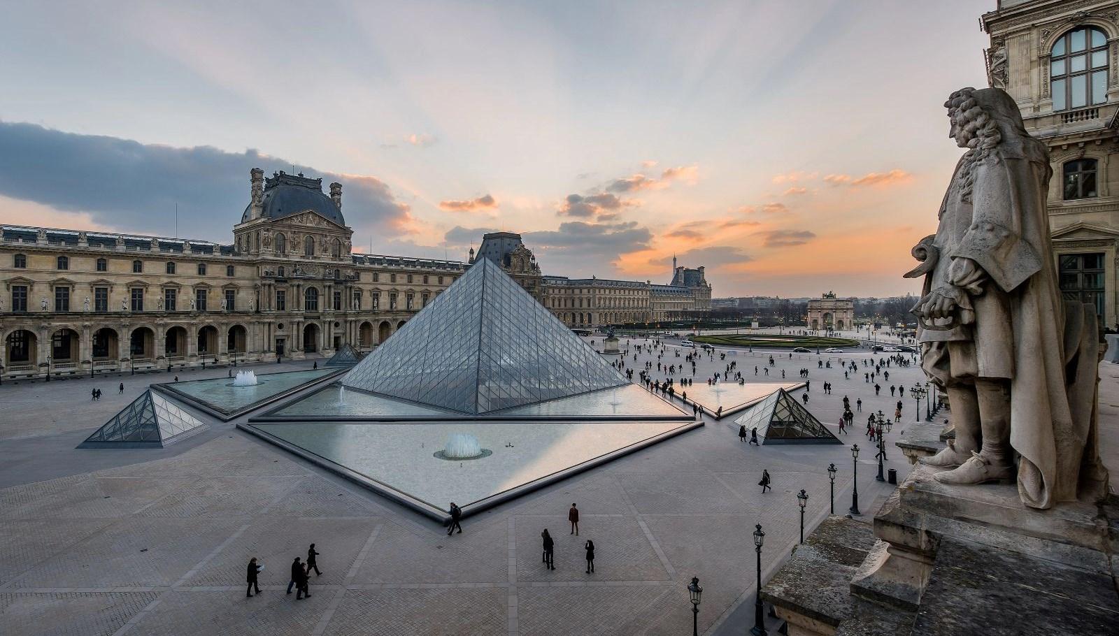 Louvre Museum Heist: Ongoing Investigation and Arrests in Paris