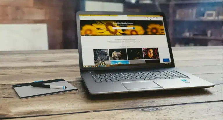 Laptop klavyesi kendi kendine yazıyorsa nedeni nedir?
