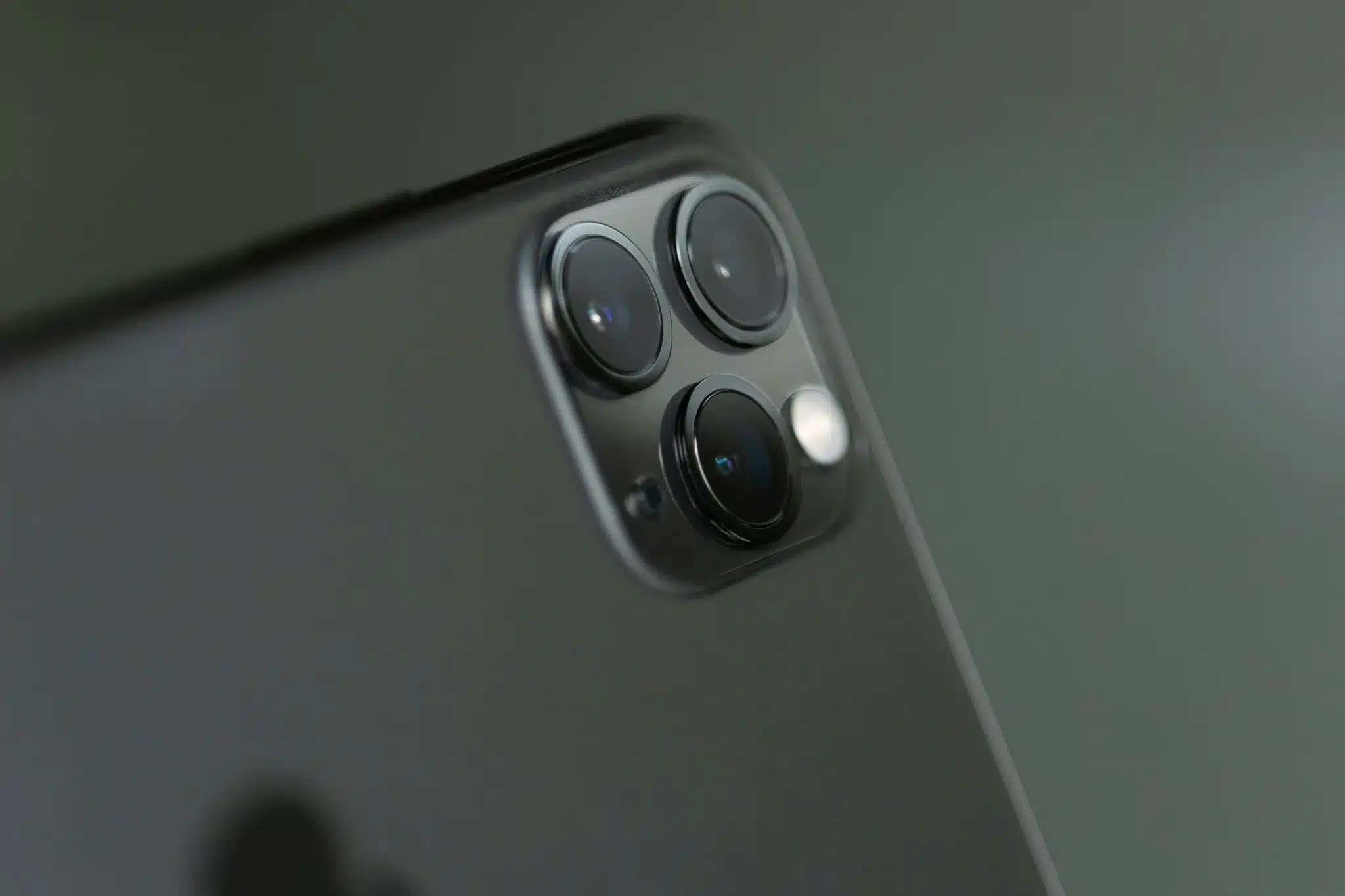 Telefon kamerası gece neden bulanık çeker?