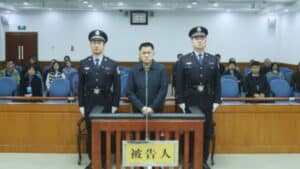 Eski sigorta yöneticisi rüşvet ve zimmet suçlarından ağır cezaya çarptırıldı,