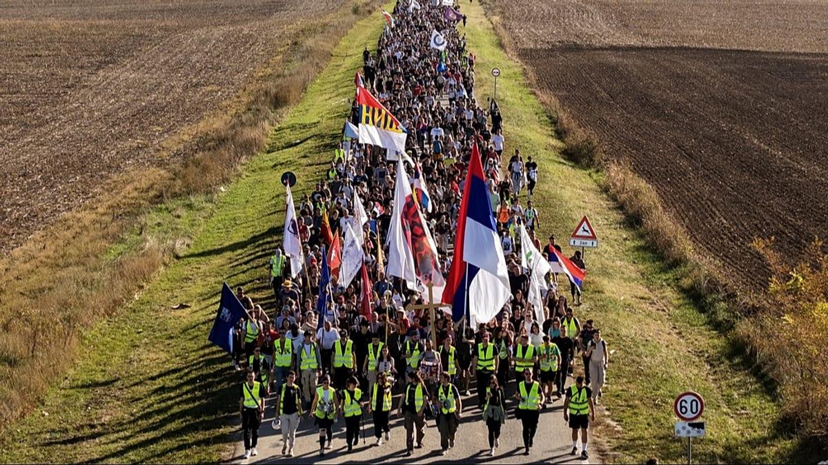 Sırbistan’da Novi Sad Tren İstasyonu Felaketi Anması ve Artan Hükümet Karşıtı Protestolar