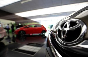 Toyota, yükselen maliyet baskılarına rağmen kâr tahminini artırarak güçlü finansal