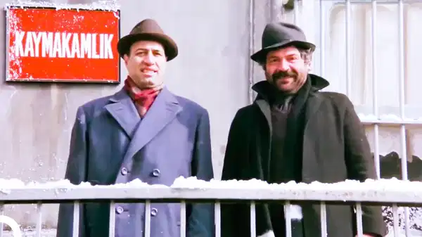 Deli Deli Küpeli Filmi: Konusu, Oyuncuları ve IMDb Puanı