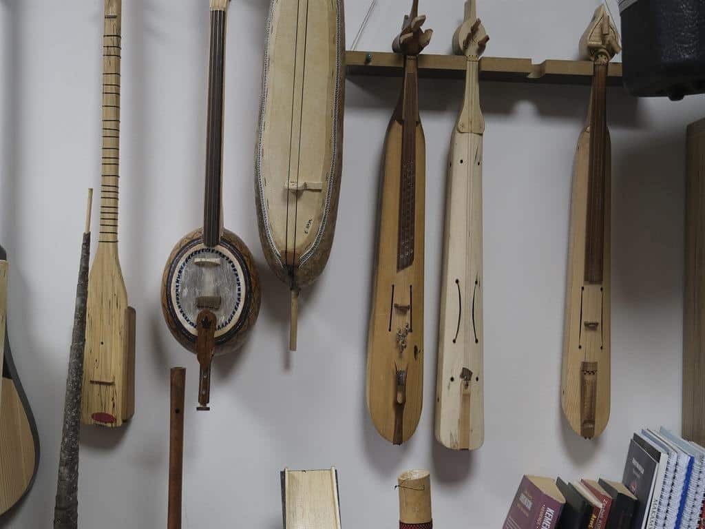 Emrah Kaya’nın Atıklardan Müzikal Sanata Uzanan Dönüştürücü Yolculuğu