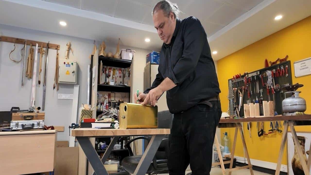 Emrah Kaya’nın Atıklardan Müzikal Sanata Uzanan Dönüştürücü Yolculuğu